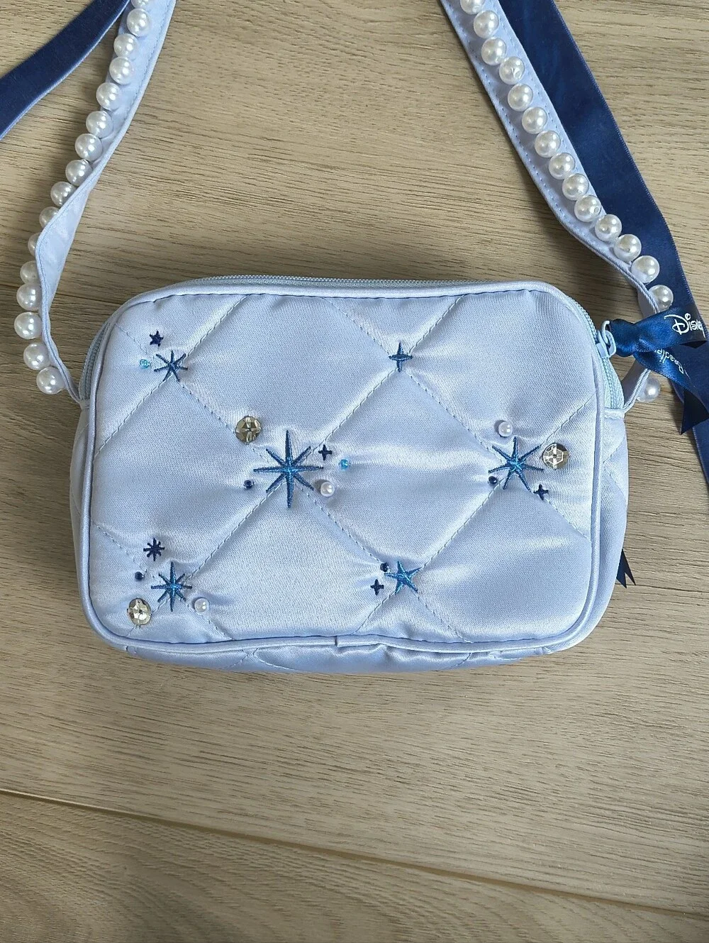 Disney Vera Bradley Cinderella Collab Small Crossbody Bag With Bow And Pearls - Picture 4 of 9